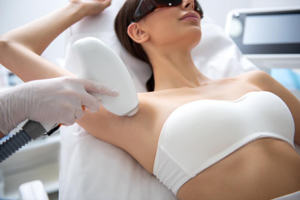 Epilation des aisselles à la lumière pulsée